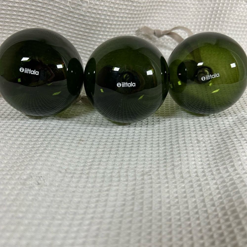 Littala set of three green apple ornaments - Picture 2 of 8